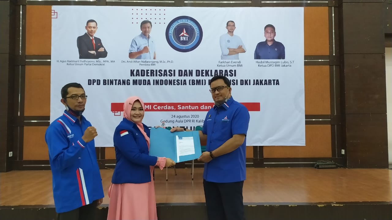 Tauri Afitri saat menerima mandat sebagai Ketua DPD BMI Jambi