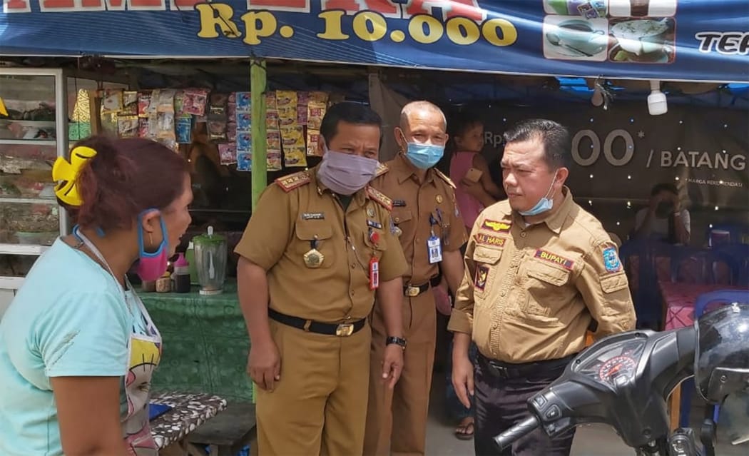 Al Haris saat penertiban di Pasar Bawah Merangin