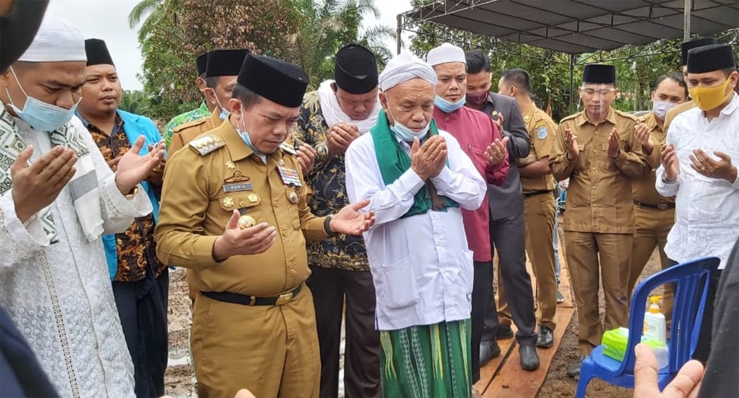 Al Haris saat peletakan batu pertama Ponpes At Tafaqquh 