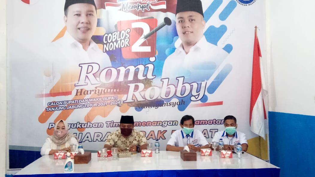 Robby saat hadiri pengukuhan tim Kecamatan Muara Sabak Barat
