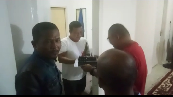 Tim R2 saat berikan kejutan di Hari Ulang Tahun Romi Hariiyanto