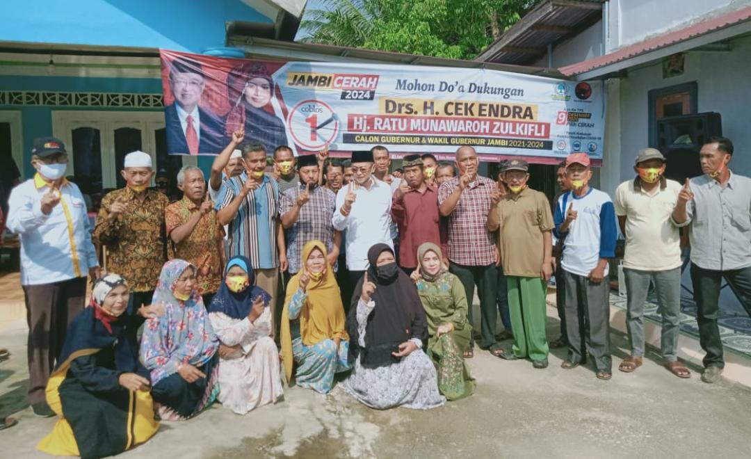 CE saat silaturahmi dengan warga Dusun Mangkadai