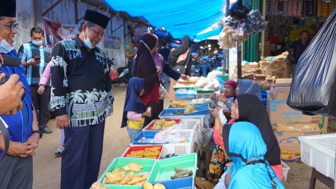 Abdullah Sani saat blusukan di Pasar Sarinah Rimbo Bujang 