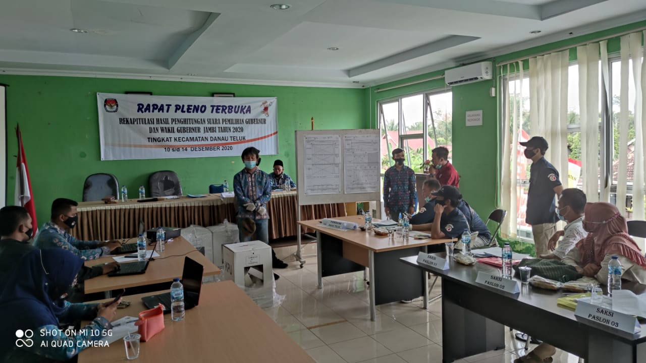 Rapat pelno Kecamatan Danau Teluk