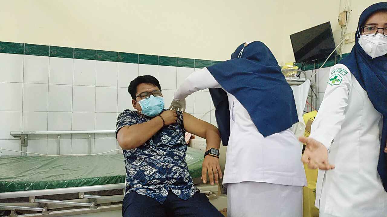 Wartawan di Merangin saat disuntik vaksin Covid-19