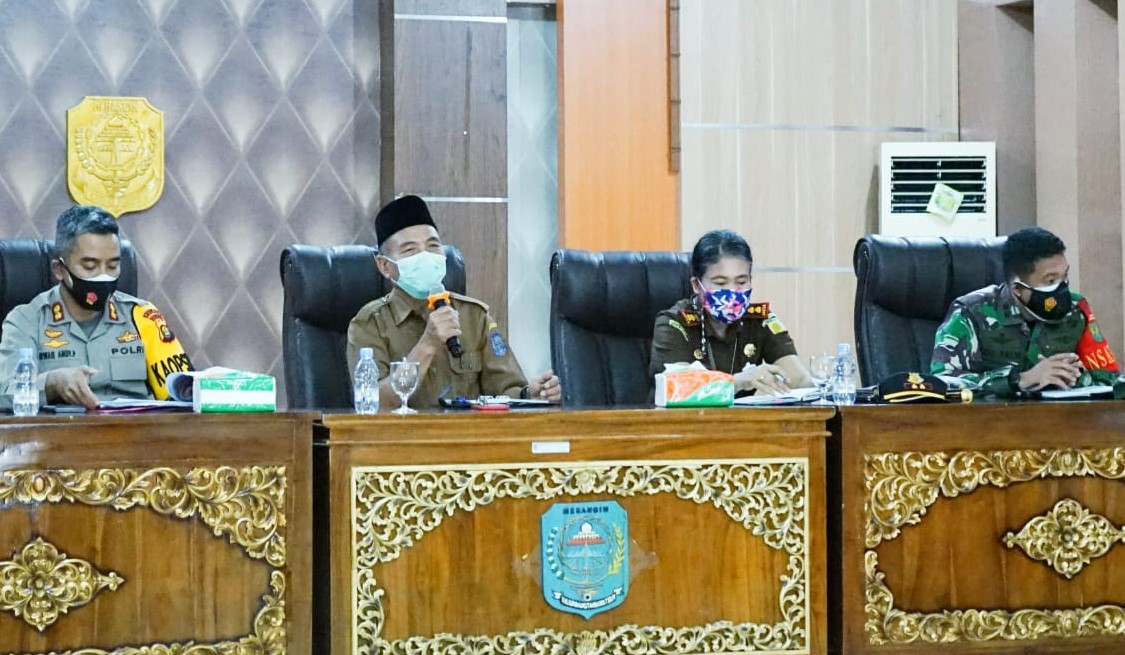 Wabup Mashuri saat pimpin Rakor Satgas Covid-19 Kabupaten Merangin