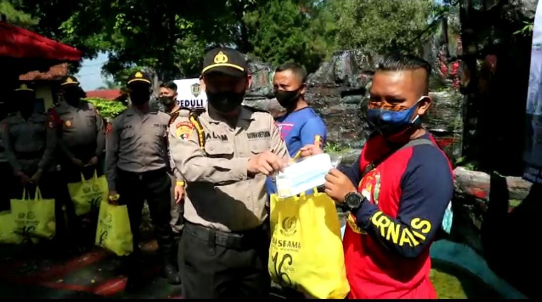 Alumni Zls Sts Nusantara saat gelar bakti sosial