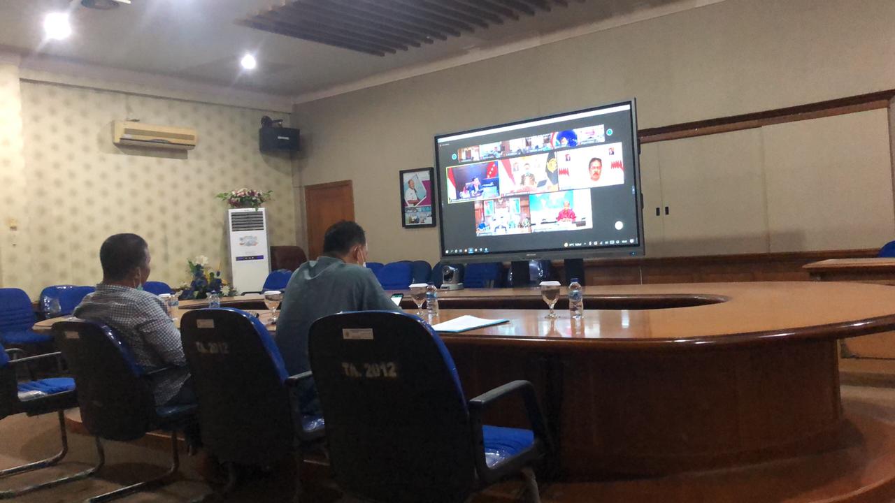 Romi saat ikuti rapat percepatan pembangunan di Provinsi Jambi bersama Luhut Binsar Panjaitan