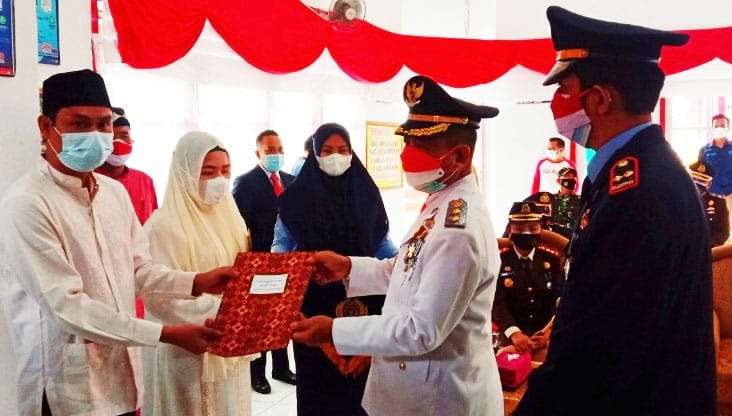 Mashuri saat memberikan remisi kepada 251 orang warga binaan Lapas kelas II B Bangko