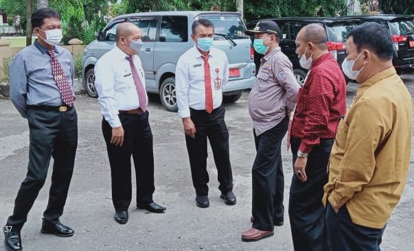 Mashuri saat memantau seleksi Sekda Merangin di Kantor Bappeda 
