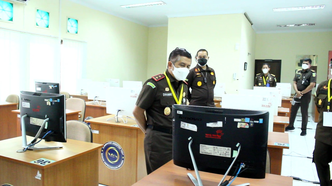 Kajati Jambi saat tinjau pelaksanaan seleksi CPNS Kejaksaan RI 2021
