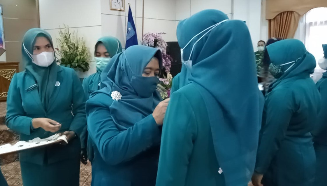 Hj Nurhaida saat lantik Ketua TP PKK delapan kecamatan