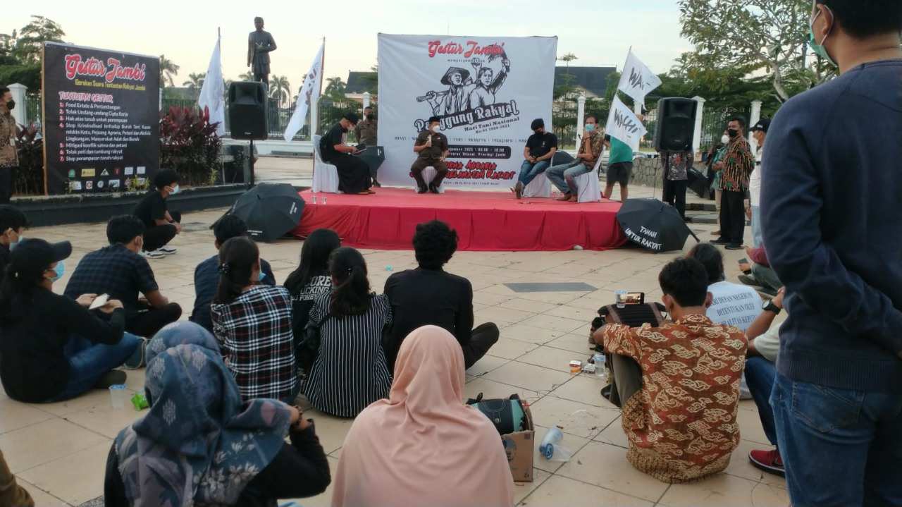 Momen panggung rakyat Gestur