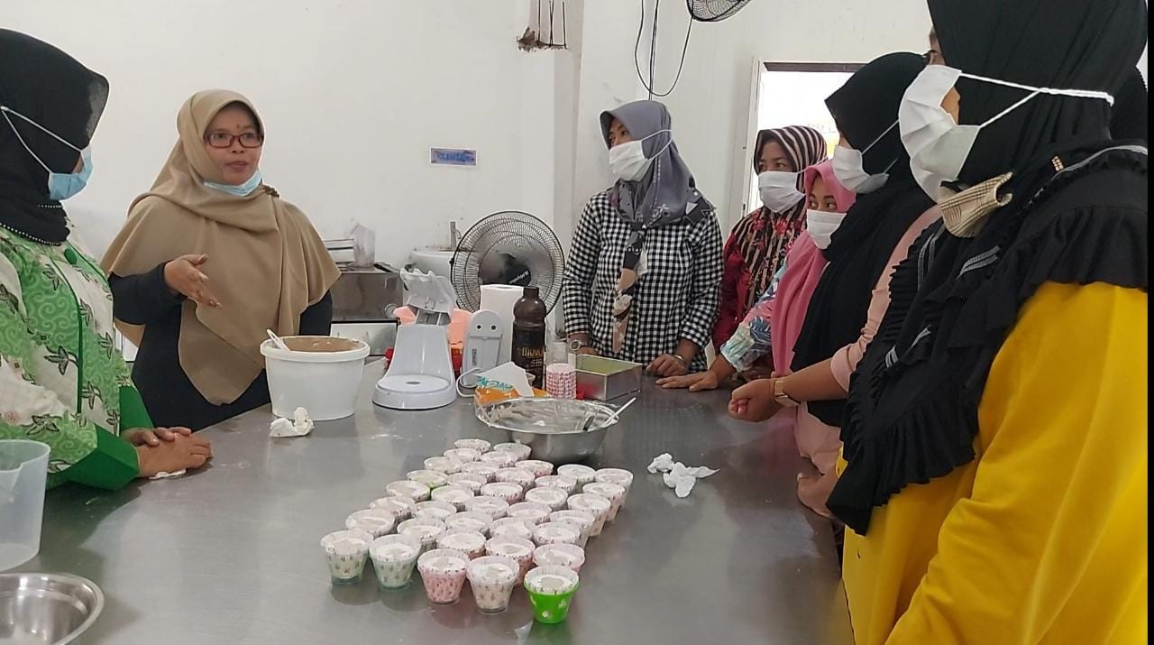 Pelatihan kewirausahaan Jasa Raharja Jambi di Alen Bakery