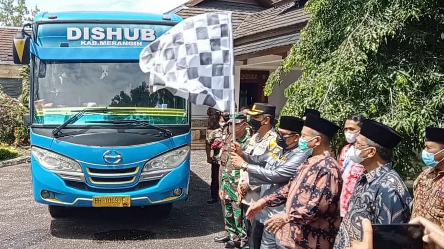 Bupati Mashuri saat lepas kafilah Merangin