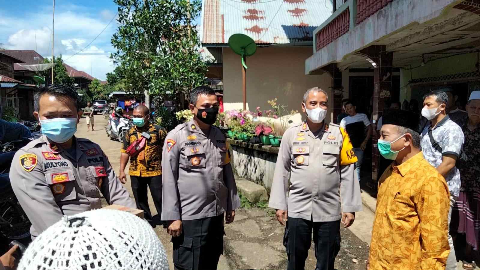 Bupati Mashuri saat berkunjung ke Desa Air Batu