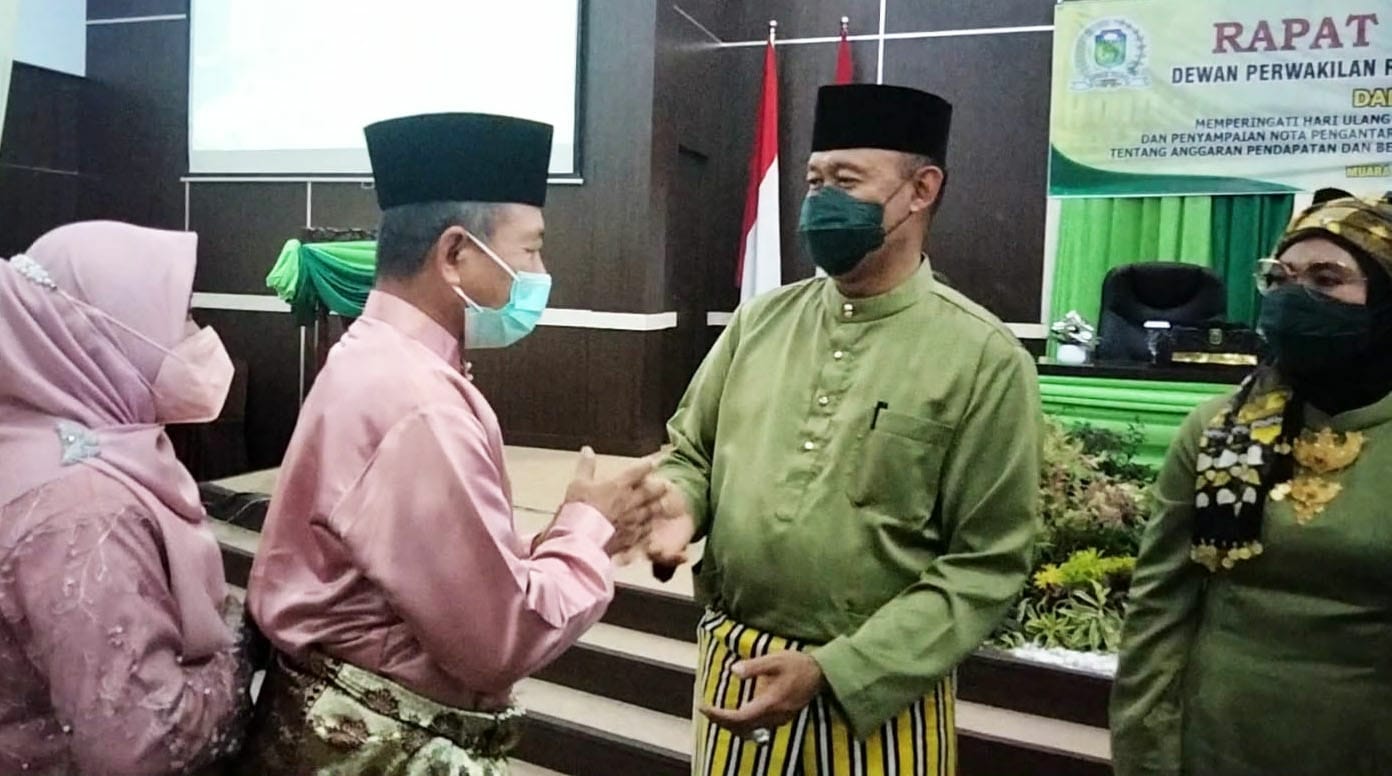 Bupati Mashuri dan Bupati Sukandar