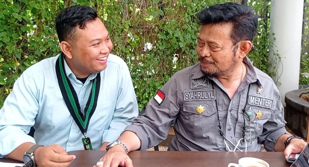 Menteri Syahrul Yasin Limpo (kiri) dan Ketum Badko HMI Jambi, Bayu Anugerah