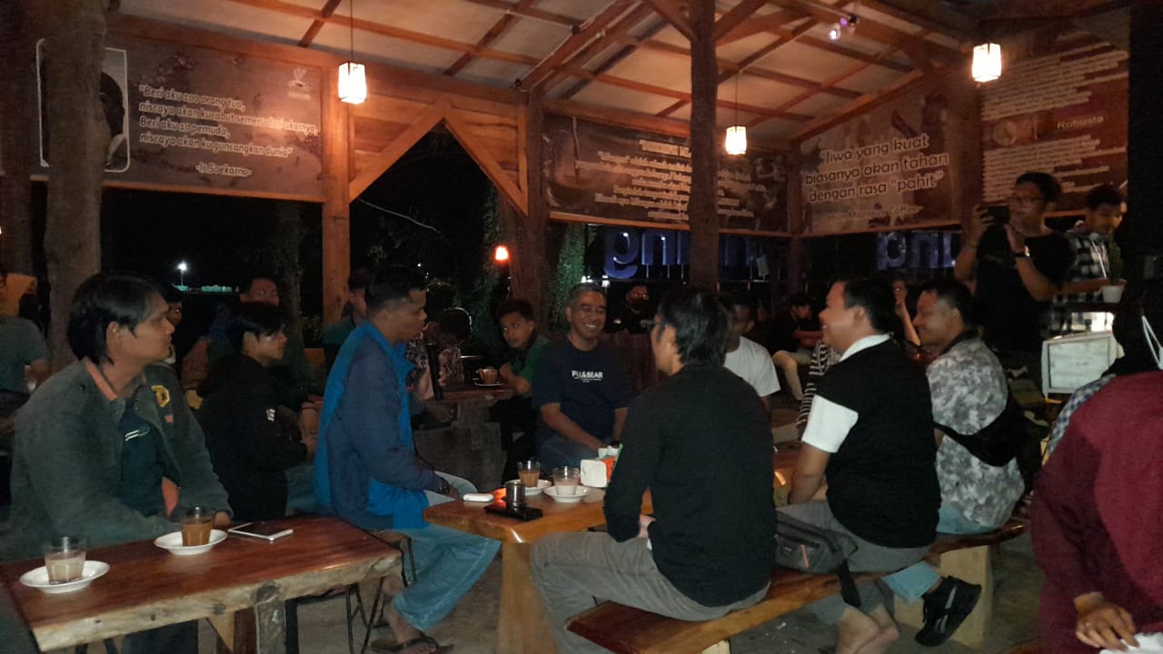 Kapolres Merangin saat ngobrol bersama DPD KNPI dan OKP di Merangin