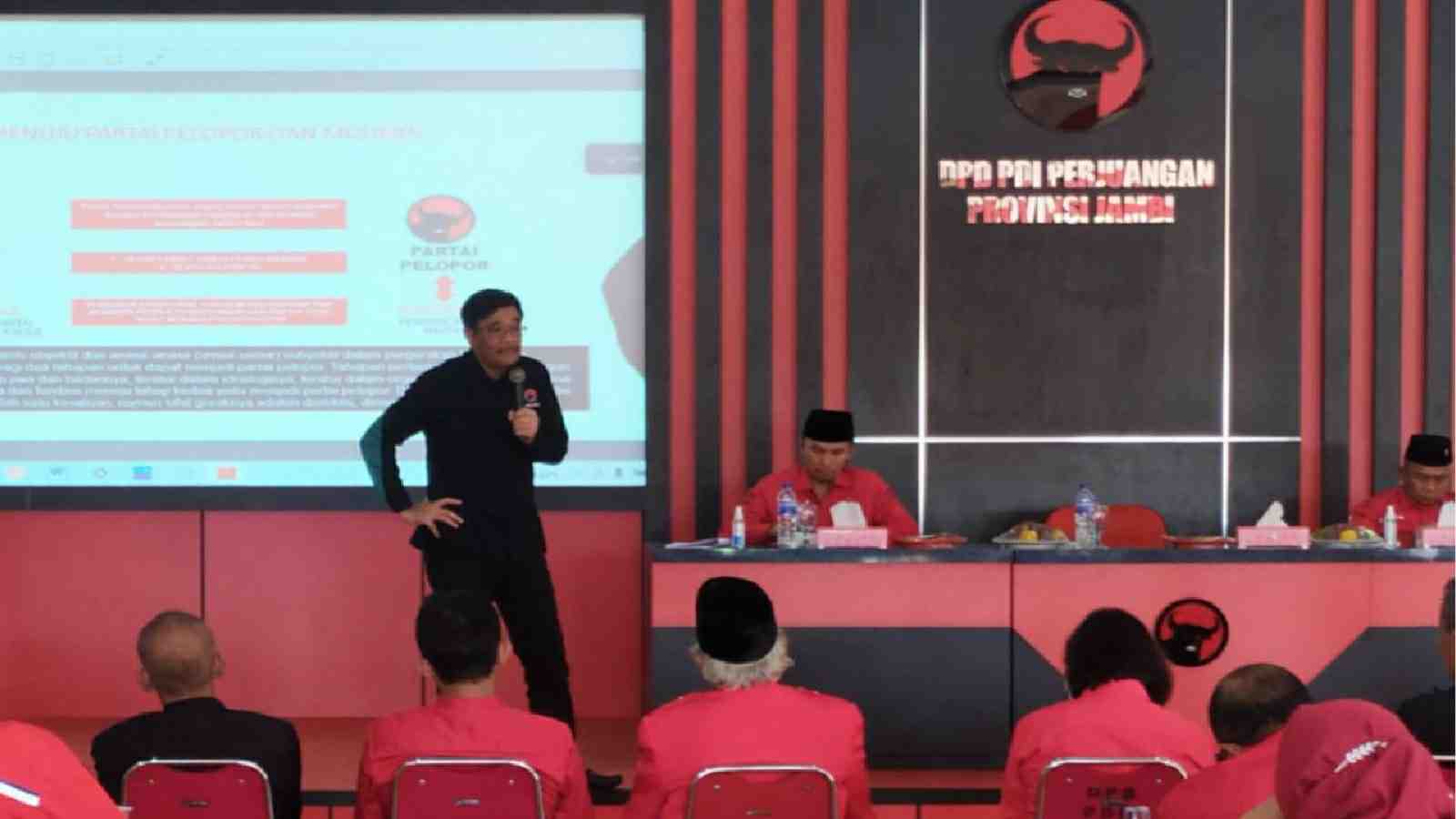 Jarot Saiful Hidayat saat membuka PKM PDI Perjuangan Provinsi Jambi 