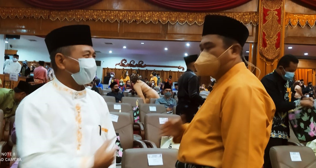 Bupati Merangin, Mashuri (kiri)