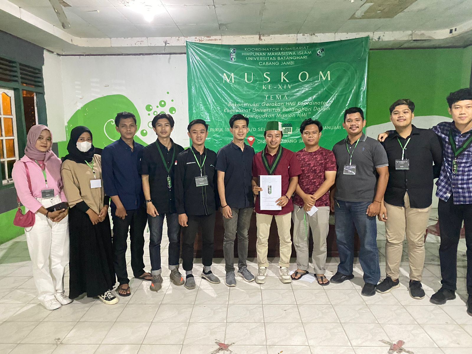 Ketum HMI Korkom Unbari terpilih,Randi Oktaviandi (tengah) foto bersama jajaran pengurus Komisariat.