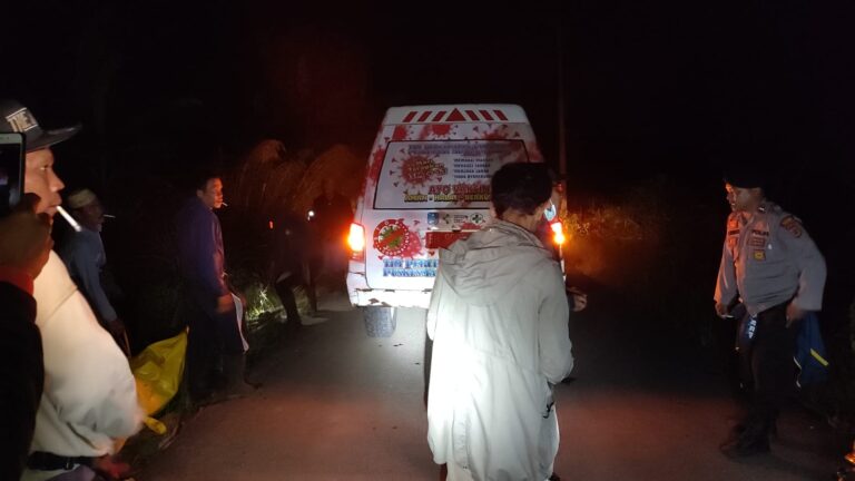 Mayat dalam karung saat dibawa petugas beberapa waktu lalu