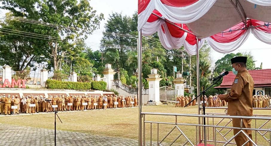 Bupati Mashuri saat pimpin apel