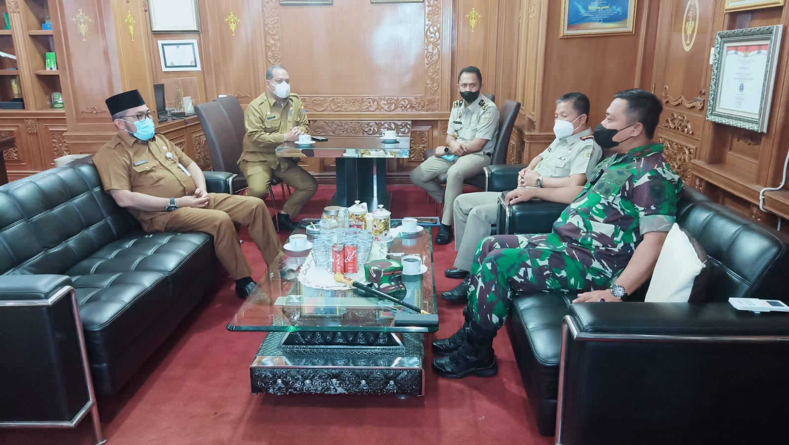 Danrem 042/Gapu, Supriono saat silaturahmi dengan Sekda Provinsi Jambi, Sudirman