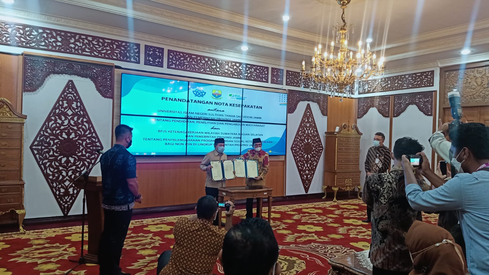 Gubernur Al Haris saat MoU dengan UIN STS Jambi dan BPJS Ketenagakerjaan 