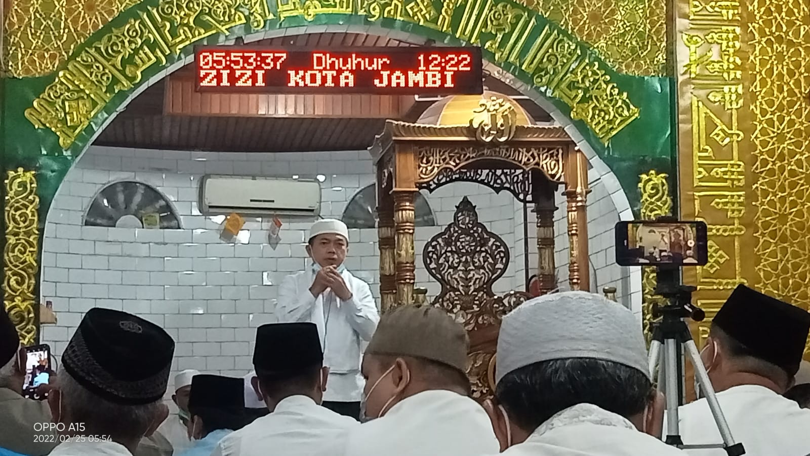 Gubernur Al Haris saat safari subuh di Masjid Azizi Kelurahan Payo Lebar