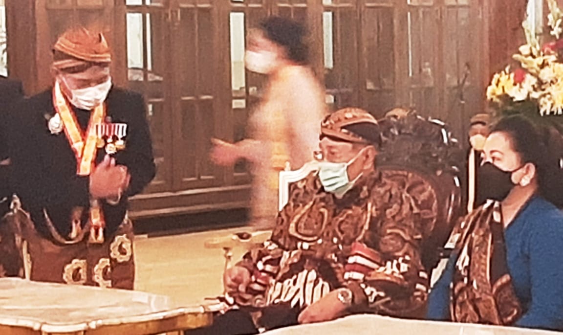 Bupati Mashuri saat terima gelar dari Keraton Surakarta 