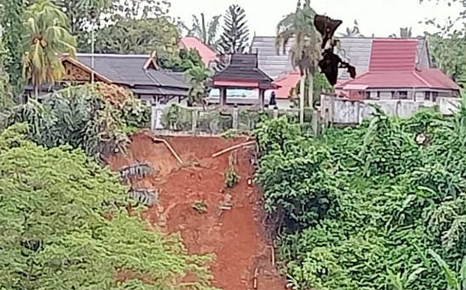 Longsor di dekat Rumah Dinas Bupati Merangin 