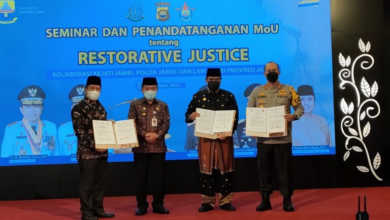 Gubernur Al Haris saat membuka seminar Restorative Justice