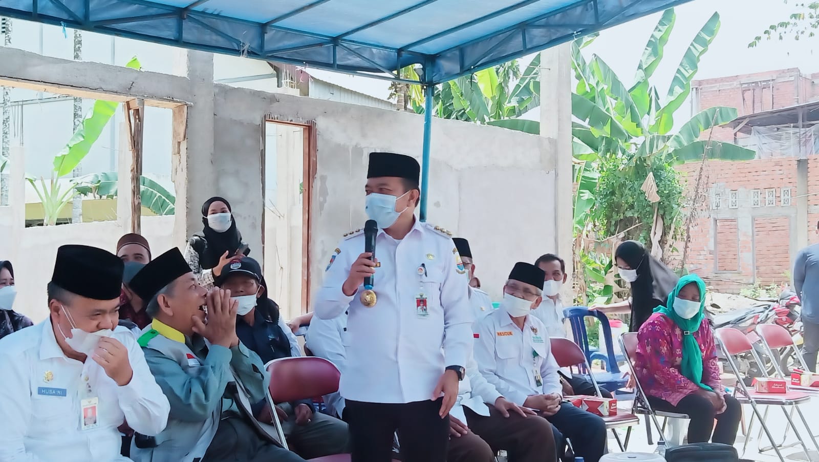 Gubernur Al Haris saat hadiri peresmian bedah rumah