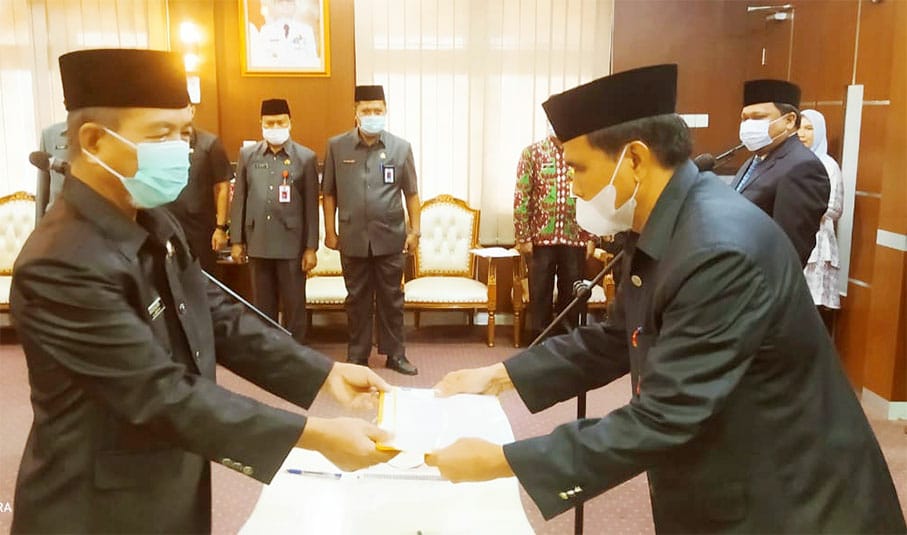 Bupati Mashuri saat pengukuhan ulang tiga pejabat eselon II Pemkab Merangin