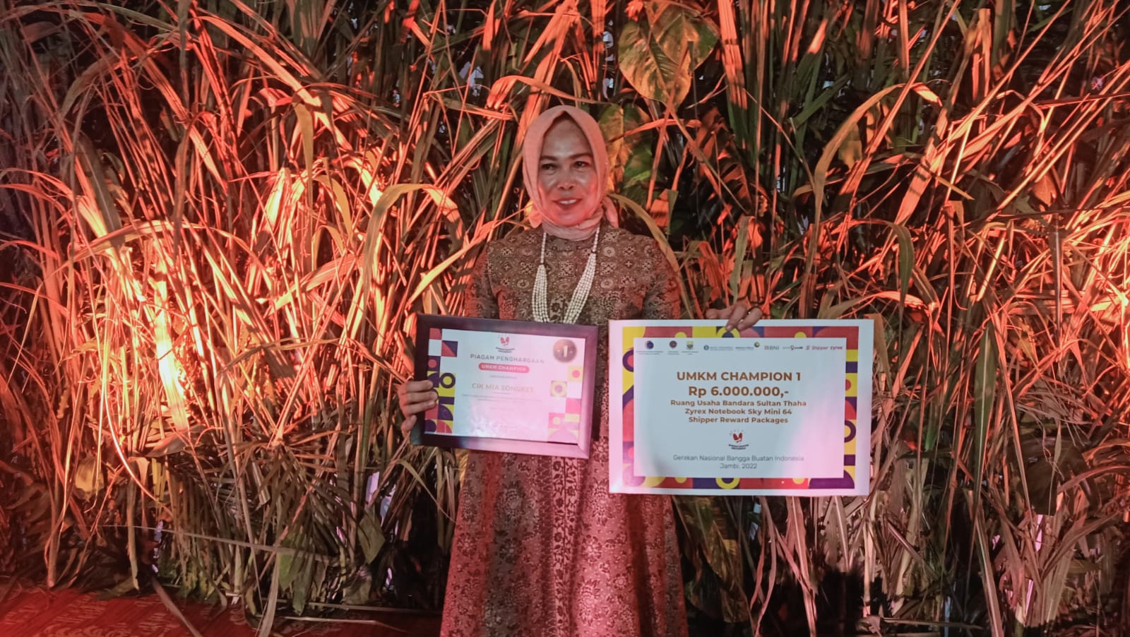 Cik Mia Songket peraih juara 1 UMKM di Gernas BBI