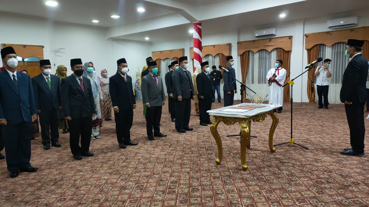 Sekda Fajarman saat lantik dr Irwan Kurniawan jadi Direktur RSUD Bangko