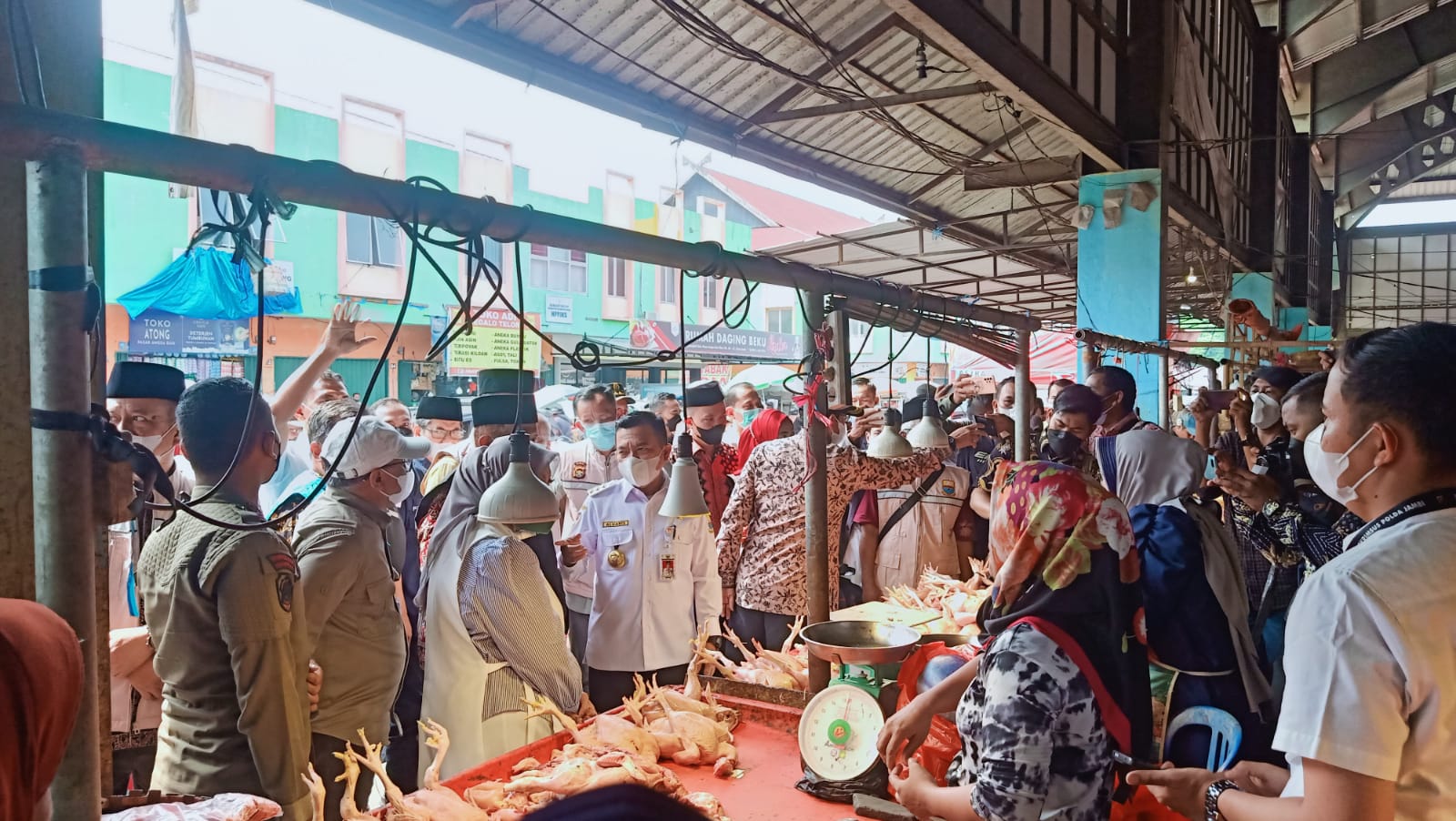 Gubernur Al Haris saat sidak di Pasar Angso Duo Baru Jambi 