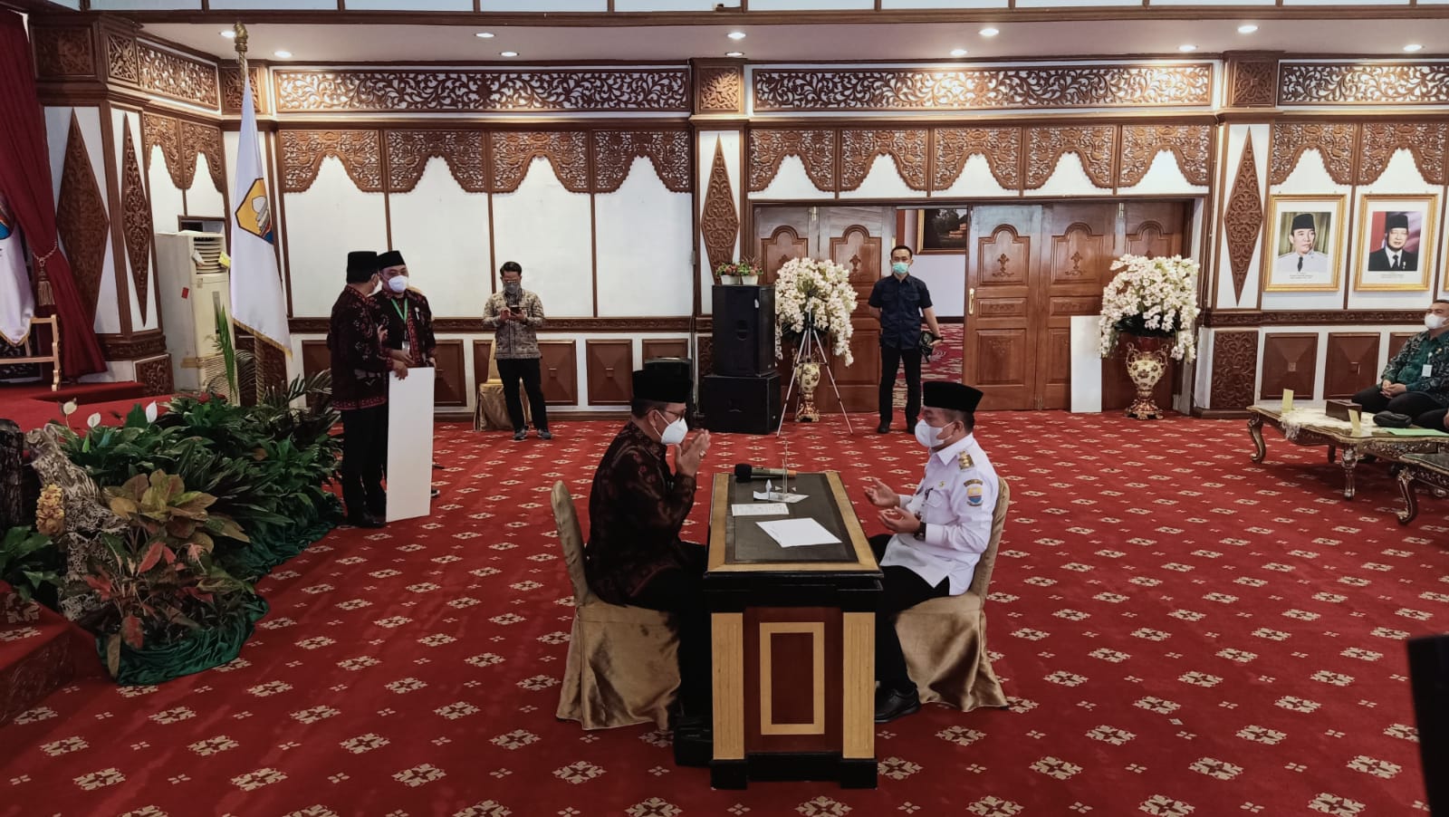 Gubernur Al Haris saat tunaikan zakat melalui Baznas Provinsi Jambi 