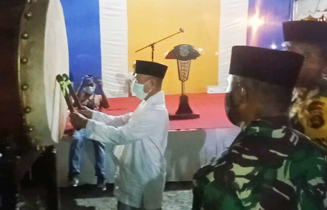 Bupati Mashuri saat lepas Pawai Takbiran Idul Fitri 1443 H