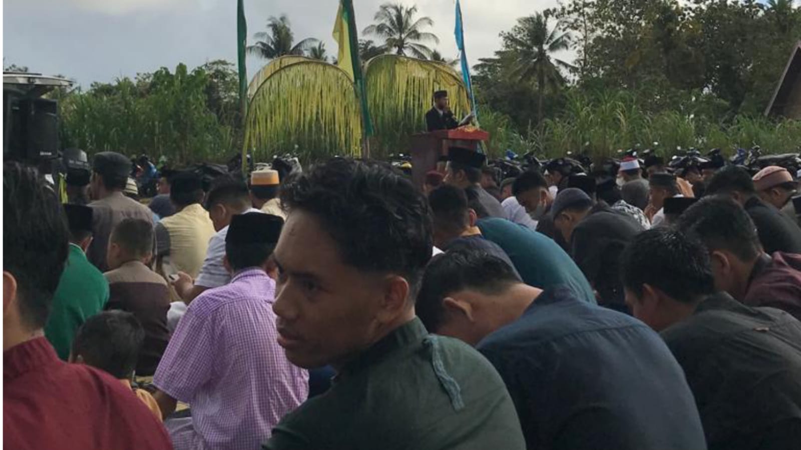 Guru MTs Shohibul Ilmi saat sampaikan khutbah Ied Fitri 1443 H