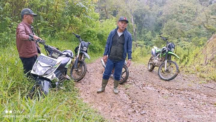 Nasution saat mengunjungi sekolah di Koto Rawang, Kecamatan Jangkat