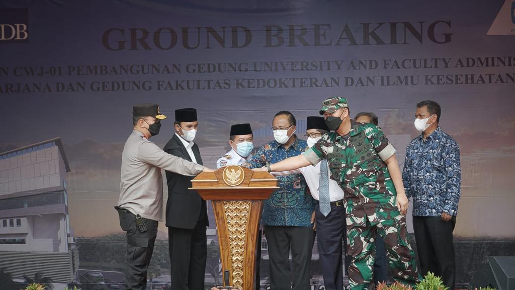 Gubernur Al Haris saat hadiri Ground Breaking Pembangunan Gedung Pusat Administrasi