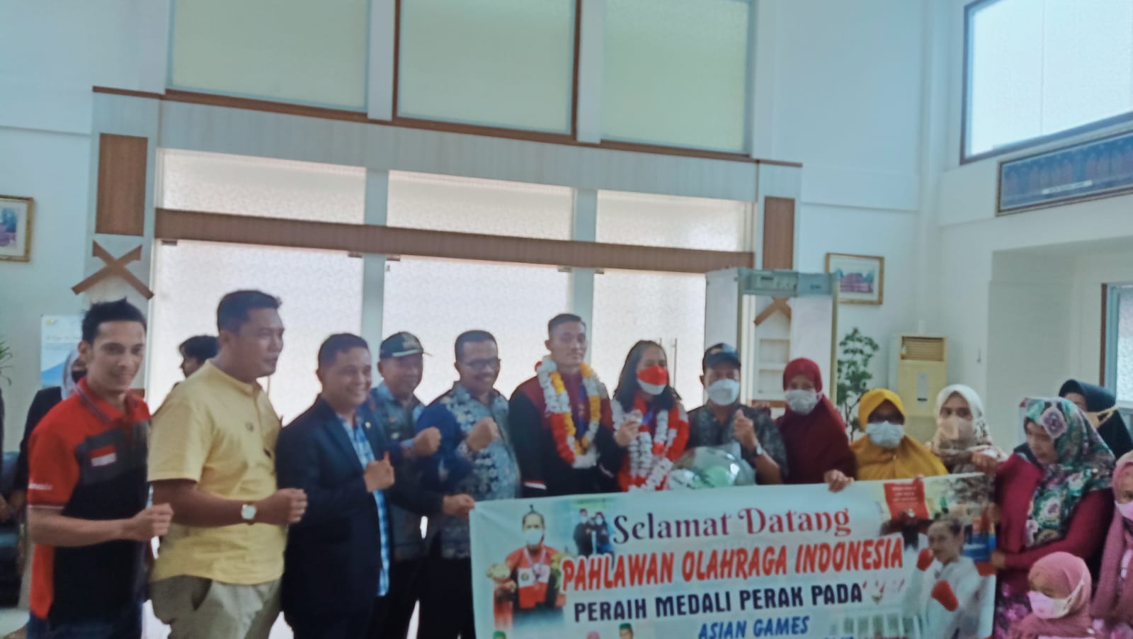 KONI Jambi saat menyambut kedatangan Melisa dan M. Ali atlet dayung Jambiperaih medali di Sea Games 