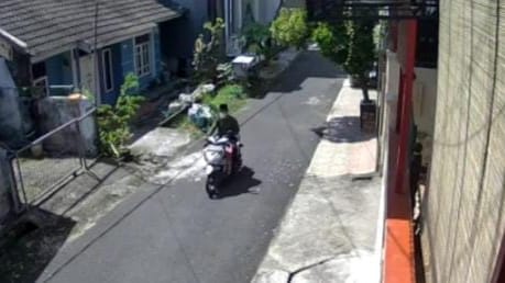 Rekaman CCTV pencurian sepeda motor penjual Yakult di Kota Jambi
