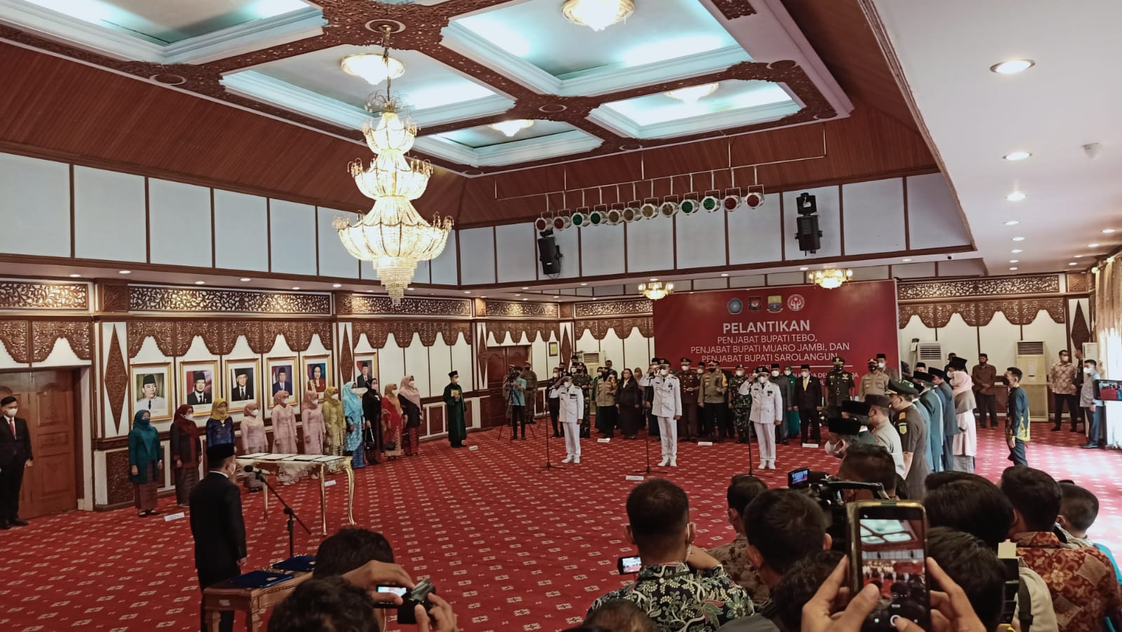 Gubernur Al Haris saat melantik Henrizal, Bachyuni dan Aspan jadi Pj Bupati 