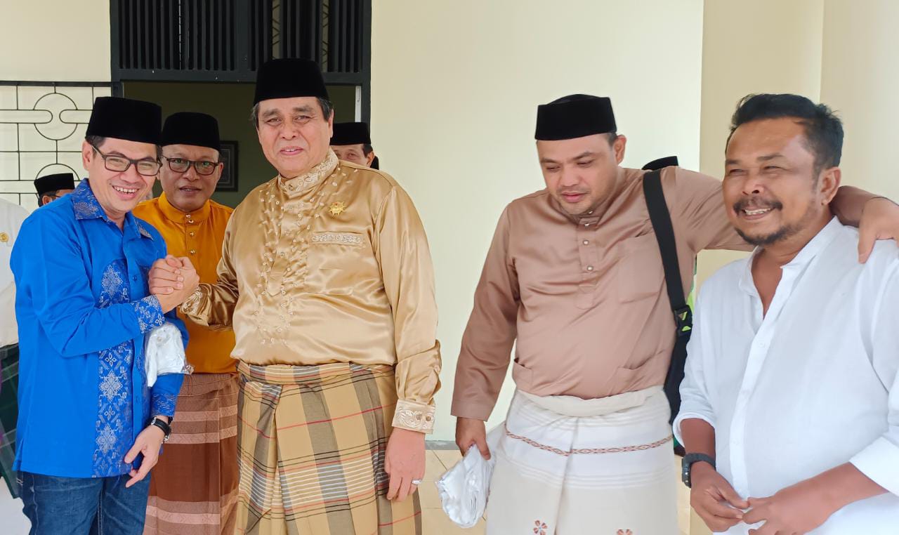 Ansori Hasan (kiri) saat bersalaman dengan HBA