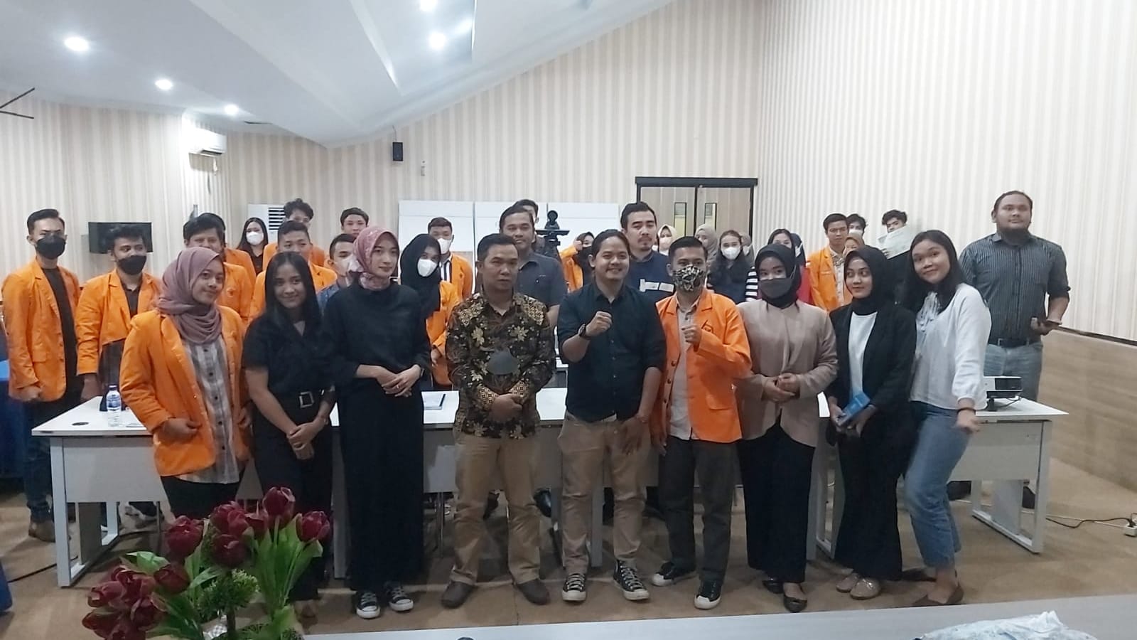 Syufrayogi bersama mahasiswa Jisipol UNJA