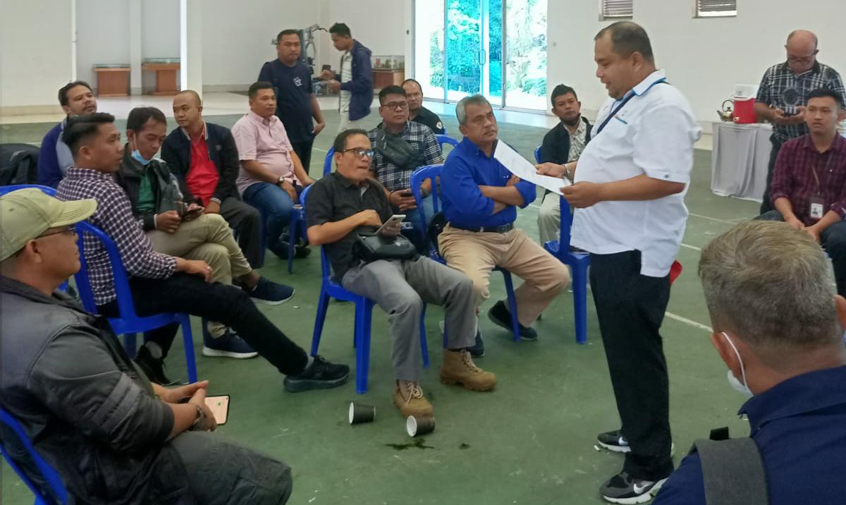 Sekretaris Perusahaan PTPN VI Jambi, Achmedi Akbar saat pemaparan kegiatan
